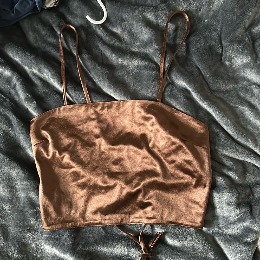 Rue 21 top size medium. It’s is a silky material